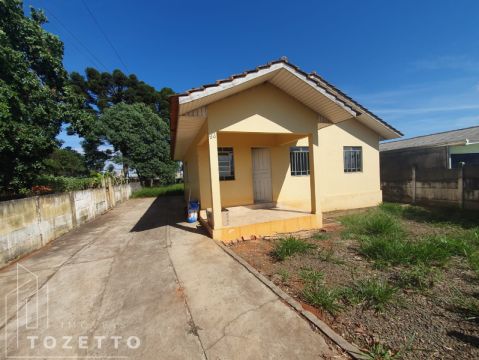 Encantadora Casa Com 3 Quartos E Amplo Espaço Externo