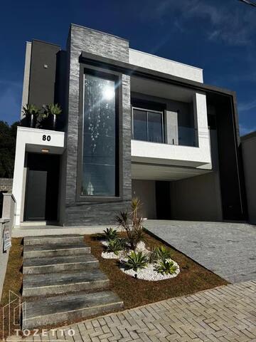 Foto Imóvel - Linda Casa Com Piscina Em Condomínio Fechado No Bairro Contorno.