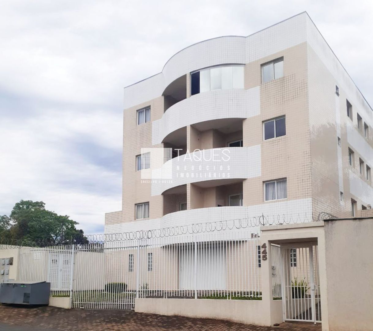 Apartamento à Venda - Colônia Dona Luiza