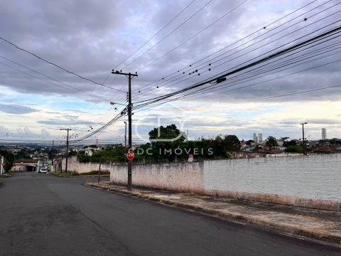 Terreno á Venda - Uvaranas