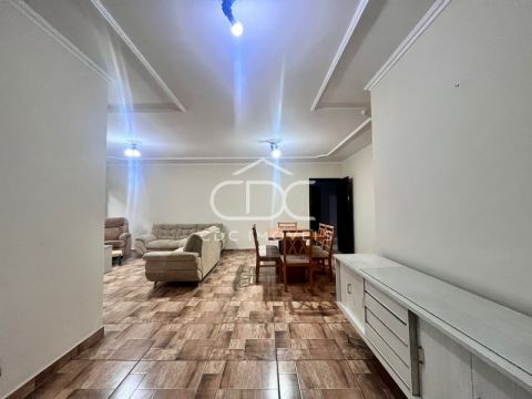 Apartamento Semimobiliado Jardim Carvalho.