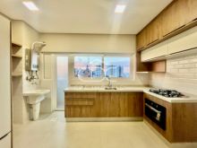 EXCELENTE APARTAMENTO SEMIMOBILIADO CENTRAL - Foto 4