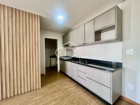 Excelente Apartamento Semimobiliado Central