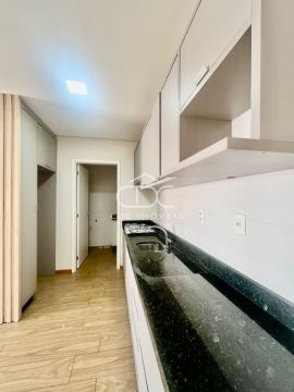 Excelente Apartamento Semimobiliado Central