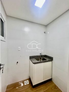 Excelente Apartamento Semimobiliado Central