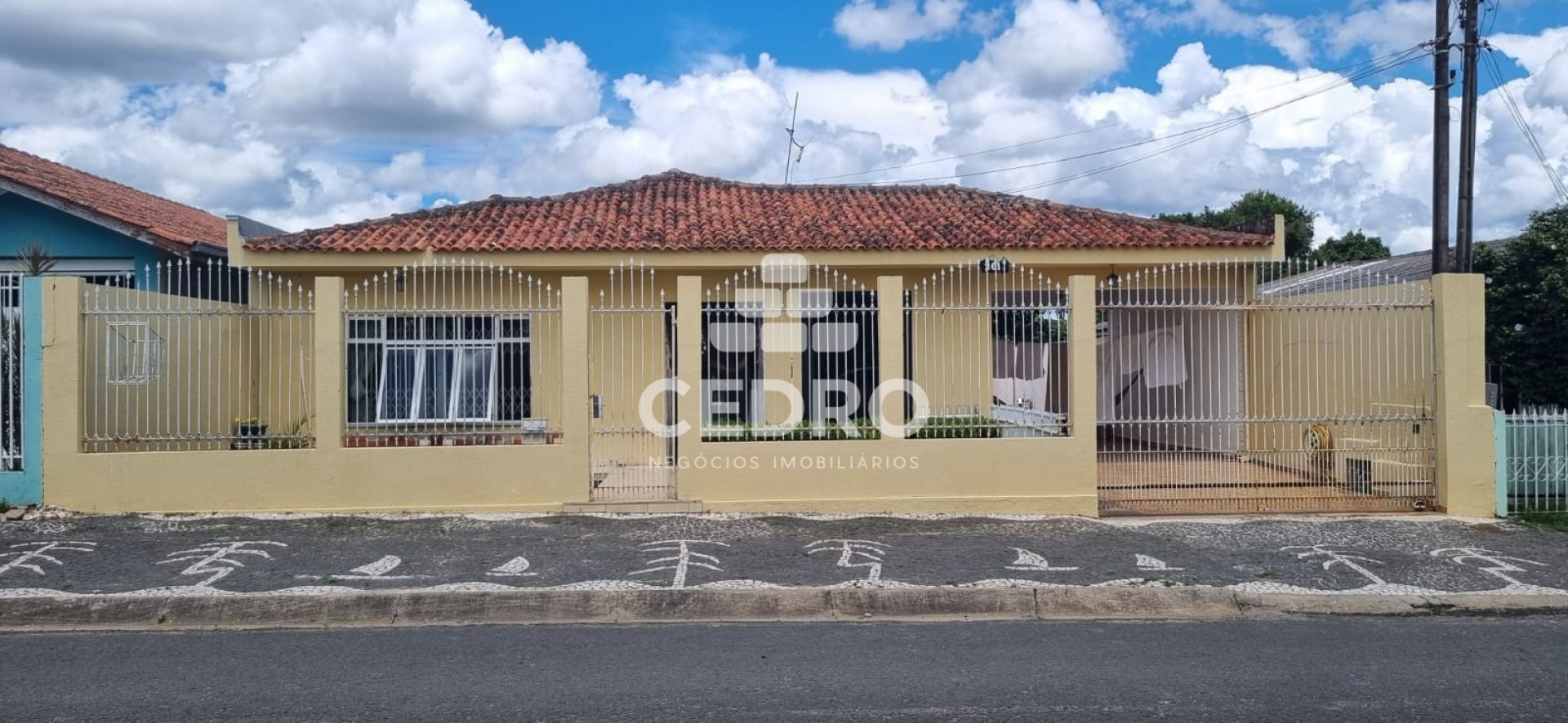 Casa De 4 Quartos, Sendo 1 Suíte, Em Uvaranas