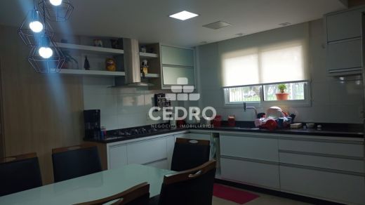 Apartamento Com 3 Quartos, Sendo 1 Suíte, No Jardim Carvalho