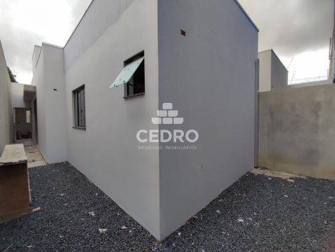 Casa Com 3 Quartos, Sendo 1 Suíte, No Contorno