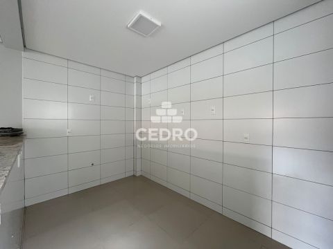 Sobrado Com 3 Quartos, Sendo 1 Suíte, No Jardim Carvalho