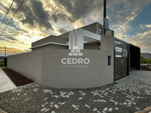 Casa Com 3 Quartos, Sendo 1 Suíte, No Le Parc