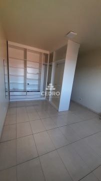 Casa Com 5 Quartos No Total, Sendo 1 Suíte, Em Uvaranas