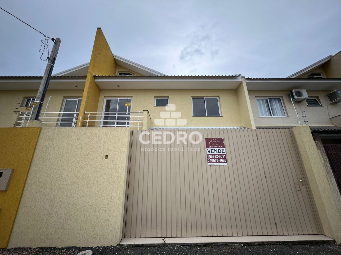 Sobrado Triplex Com 3 Quartos, Sendo 1 Suíte, Em Oficinas