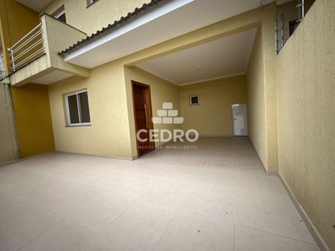 Sobrado Triplex Com 3 Quartos, Sendo 1 Suíte, Em Oficinas