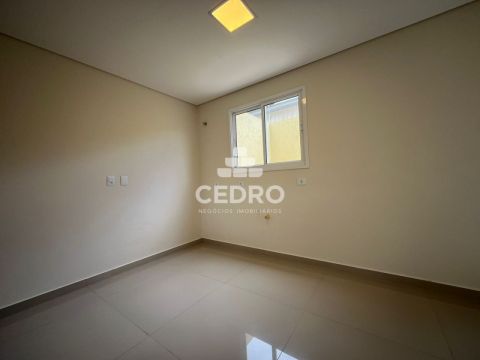 Sobrado Triplex Com 3 Quartos, Sendo 1 Suíte, Em Oficinas