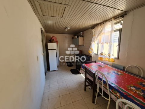 Casa Com 3 Quartos, Sendo 1 Suíte, No Neves