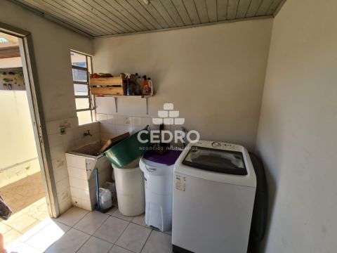 Casa Com 3 Quartos, Sendo 1 Suíte, No Neves