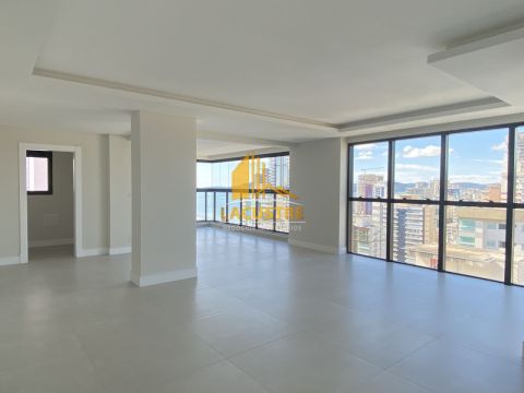 Apartamento, Edifício Times Square, Meia Praia - Itapema