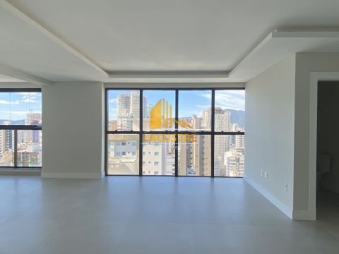 Apartamento, Edifício Times Square, Meia Praia - Itapema