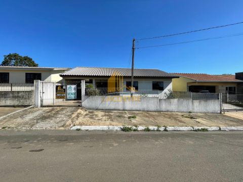 <strong>Excelente Casa, Com 03 Quartos, Castro-PR</strong>