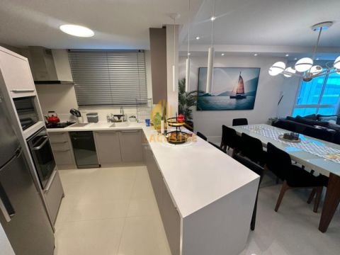 Apartamento Frente Mar, Com 04 Suítes, Centro, Itapema-sc