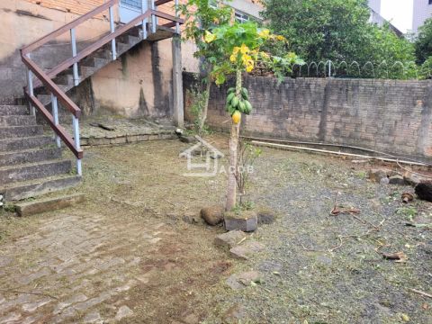 Terreno A Venda Com ótima Localização