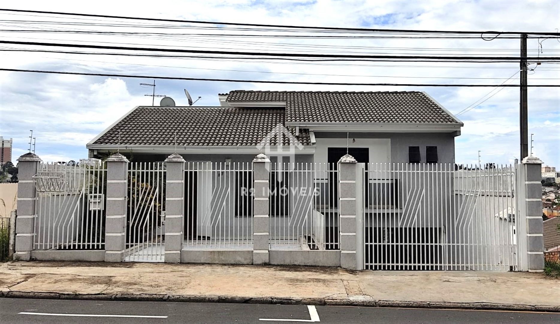 Casa Semi Mobiliada, Com Sobra De Terreno - Uvaranas