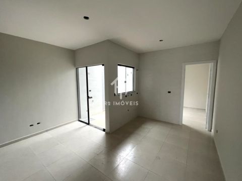 Casa Com 2 Dormitórios E ótimo Acabamento