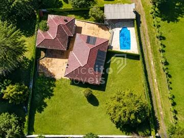 Foto Imóvel - Residência Com Amplo Terreno E Piscina - Oficinas
