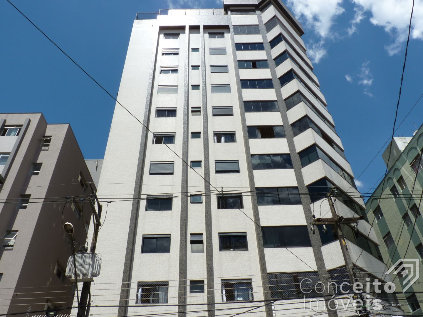 Edifício De Leon - Centro - Apartamento Semi Mobiliado