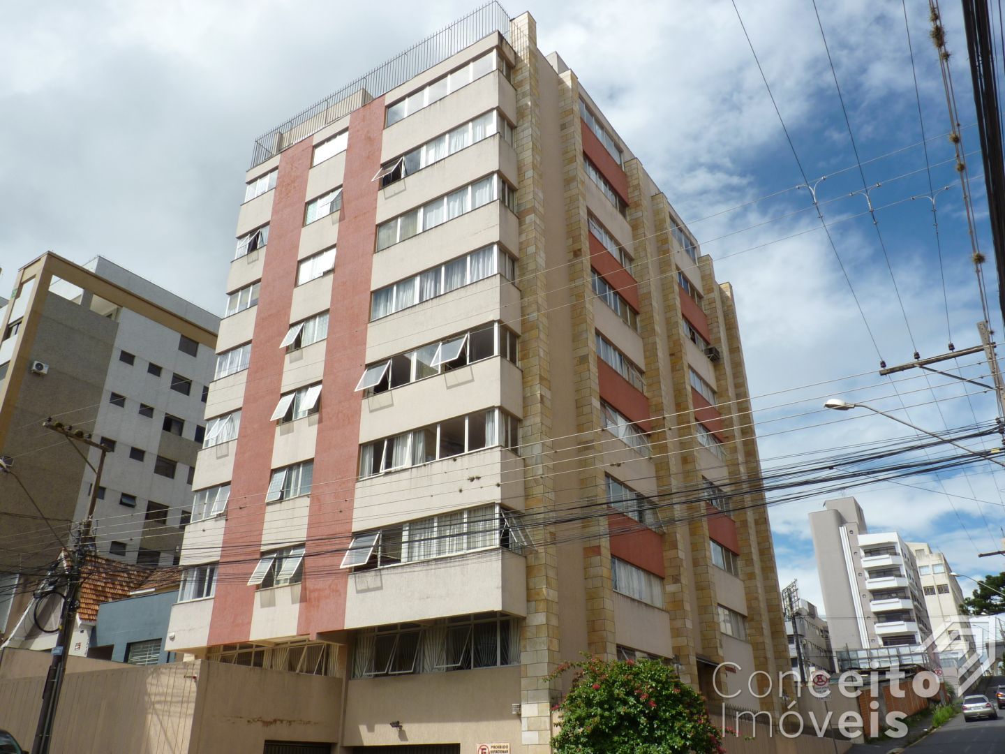 Edifício Sangrilá - Centro - Apartamento Semi Mobiliado