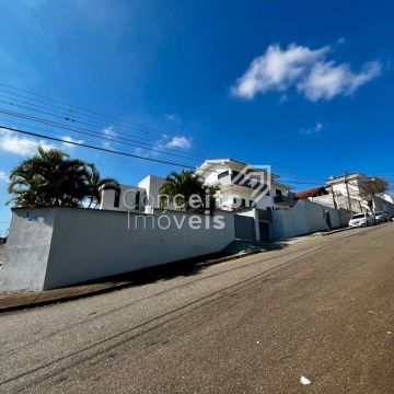 Residência Com Piscina - Jardim América