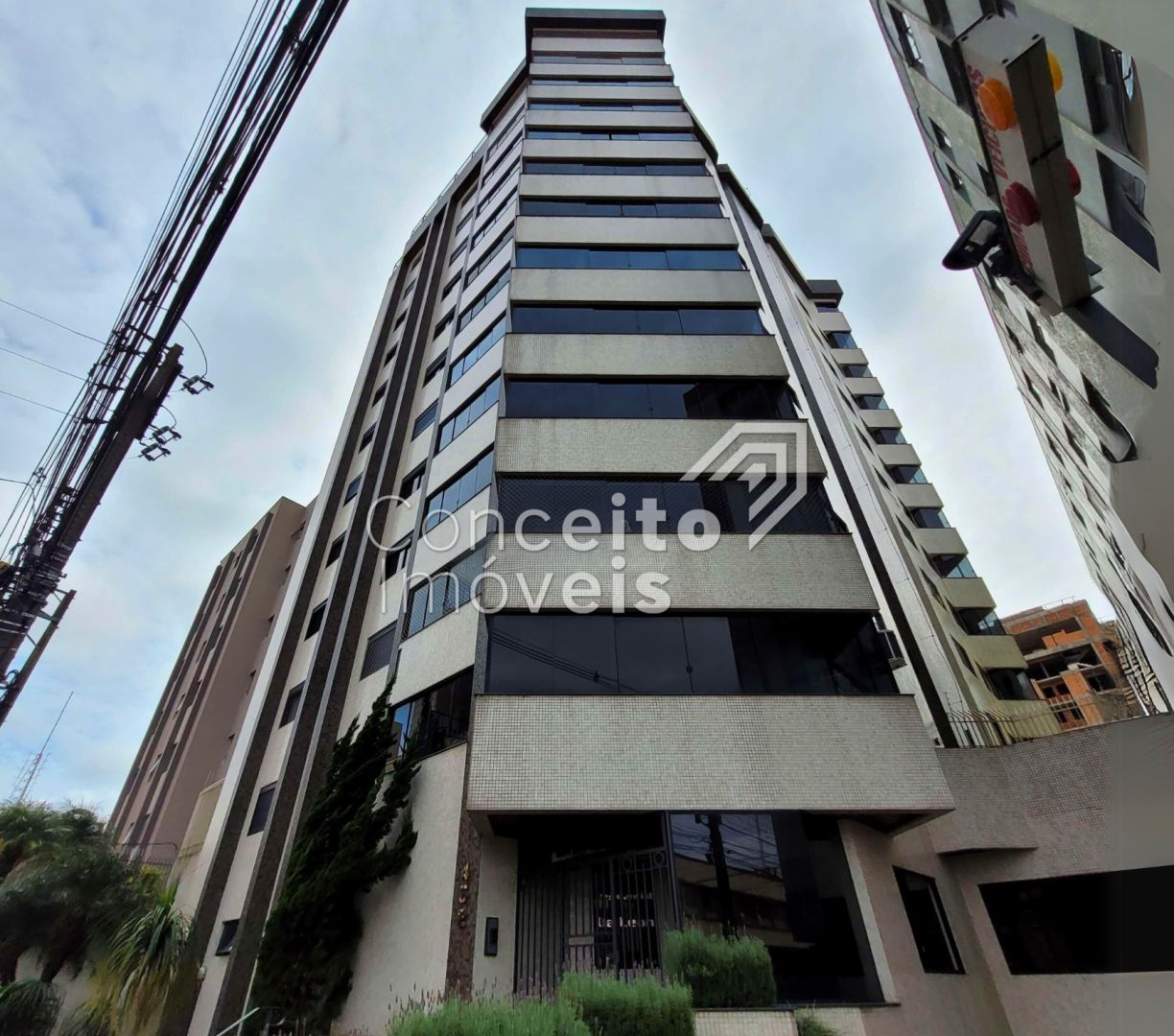 Edifício De Leon - Centro - Apartamento Semi Mobiliado