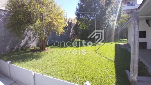 Residência Com Amplo Terreno - Jardim Carvalho