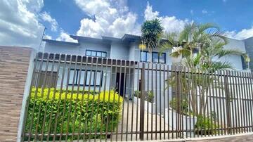 Foto Imóvel - Casa à Venda 4 Quartos, 2 Suites, 3 Vagas, 300m², Orfãs