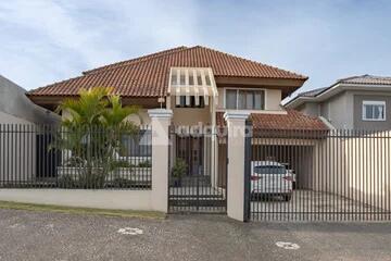 Foto Imóvel - Residemcia No Jardim Carvalho Com Amplo Terreno E Piscina