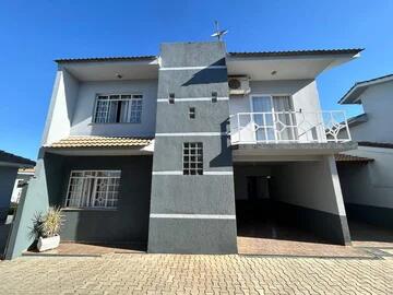 Foto Imóvel - Sobrado à Venda  Com 4 Quartos, Condomínio Fechado, 3 Vagas, 182m², Oficinas