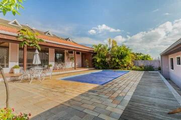 Foto Imóvel - Casa Com Piscina E Amplo Terreno à Venda, 495m² De Terreno E  257,22m² De área C