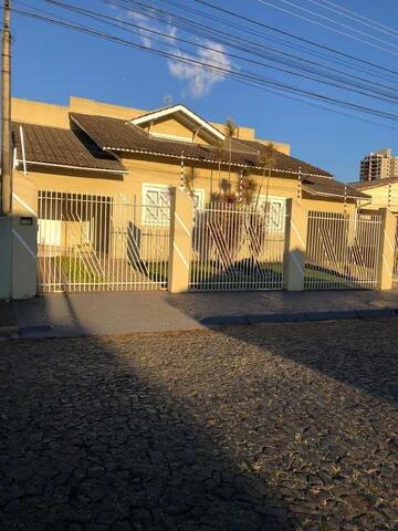 Foto Imóvel - Casa à Venda, Contendo 3 Quartos (sendo 1 Suite), 3 Banheiro