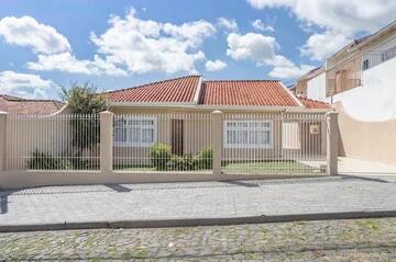 Foto Imóvel - Casa Térrea Para Venda E Locação, Com 03 Quartos, 05 Banheiros, Piscina E 310 M²