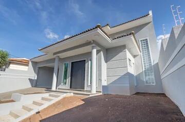 Foto Imóvel - Casa à Venda, Uvaranas, Alto Padrão, Piscina, 3 Suítes, Ponta Grossa